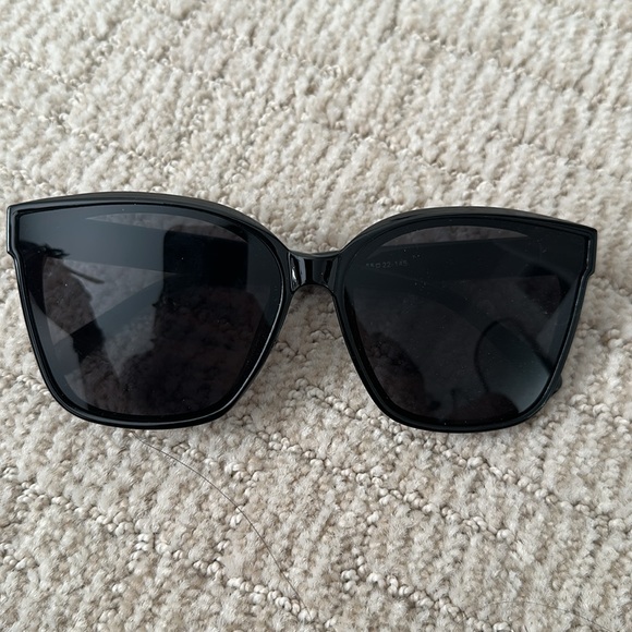 Chic Sunglasses Set - Picture 2 of 7